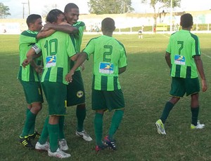 Jogadores comemoram o gol da vitória diante o Santa Quitéria (Foto: Divulgação/Ivan Silva)
