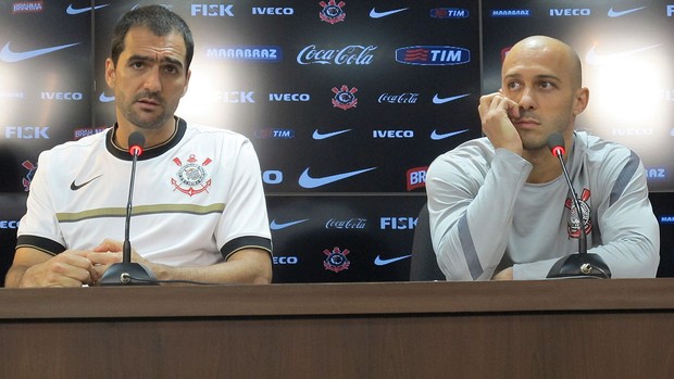 Danilo e Alessandro em entrevista no Corinthians (Foto: Carlos Augusto Ferrari / Globoesporte.com)