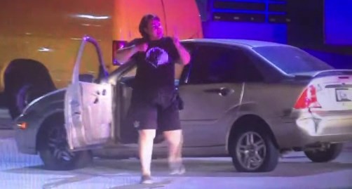 Motorista dança Ao Ser parada por Policiais em Los Angeles