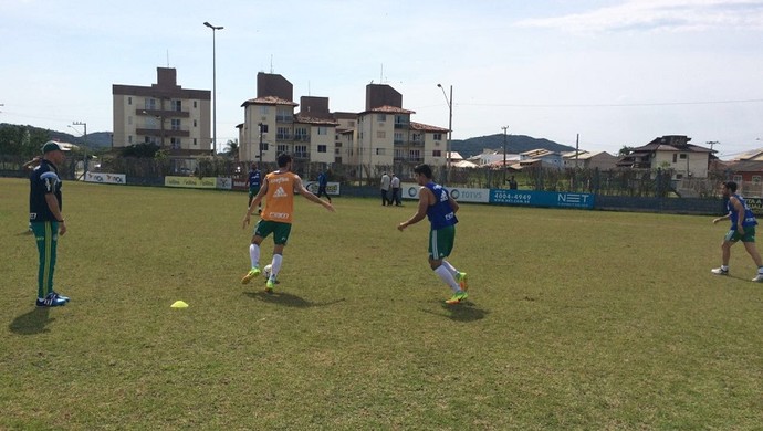 Os reservas do Palmeiras treinaram na manhã desta segunda-feira, no CT do Avaí