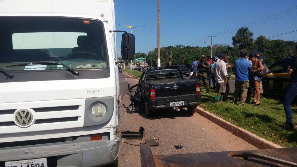 Acidente na Avenida Fernando Guilhon deixa transito lento, em Santarém (Foto: G1 Santarém)