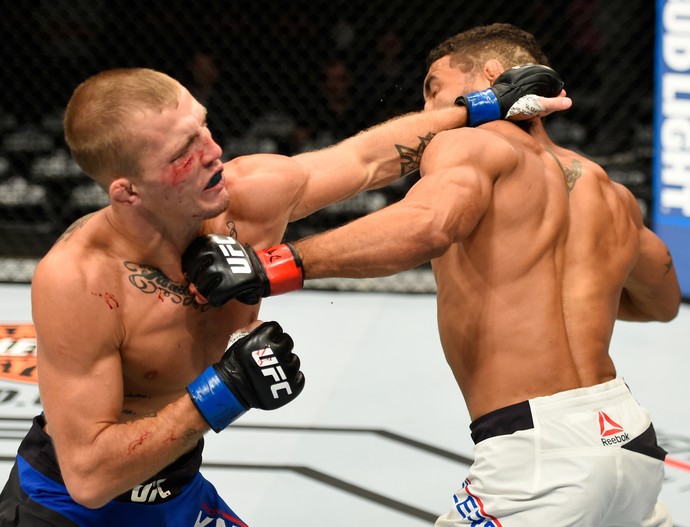 Jason Knight x Jim Alers UFC Chicago (Foto: Getty Images)