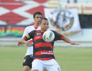 Santa Cruz x Campinense - Memo - Warley (Foto: Aldo Carneiro/Pernambuco Press)