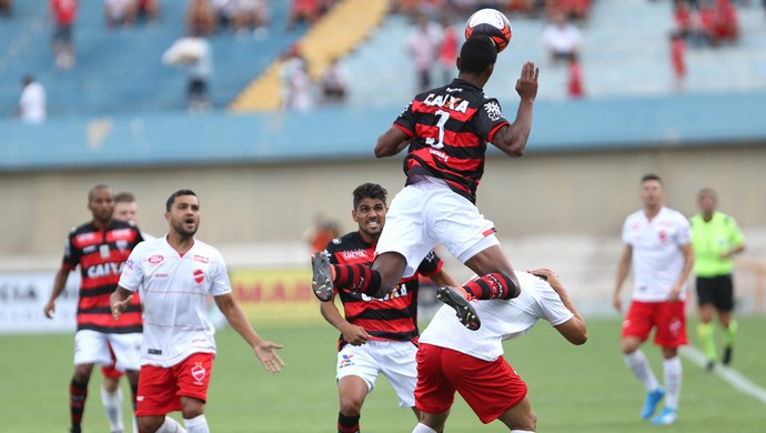 Atlético-GO x Vila Nova no Serra Dourada (Foto: Zuhair Mohamad/O Popular) Atlético-GO x Vila Nova no Serra Dourada (Foto: Zuhair Mohamad/O Popular)