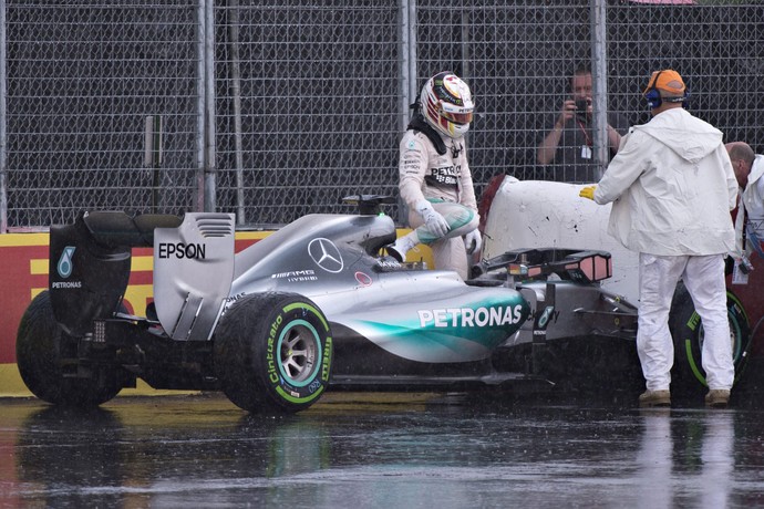 Lewis Hamilton bate no 2º treino livre para o GP do Canadá (Foto: AP)