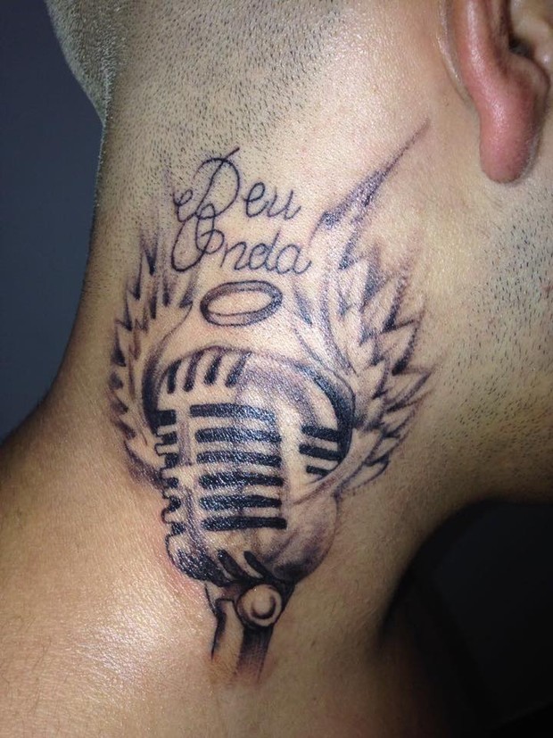 Ego Mc G15 Tatua No Pescoco Nome Do Hit Que O Consagrou Deu Onda Noticias De Famosos