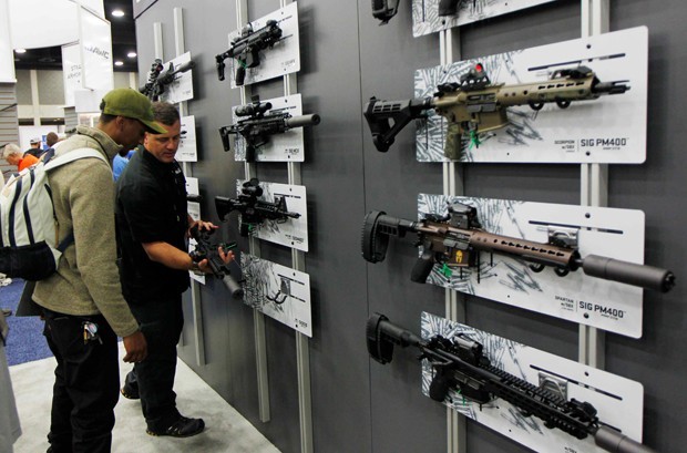 Senado americano vai analisar propostas sobre controle de armas (Foto: John Sommers II/Reuters)
