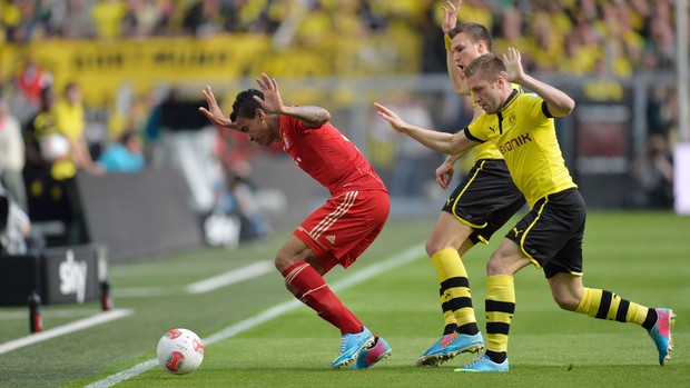 Luiz Gustavo Bayern de Munique e Blaszczykowski do Borussia dortmund (Foto: AFP)