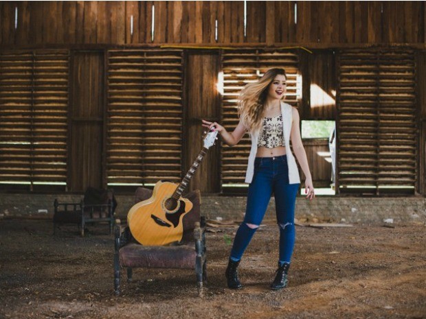 Cantora durante ensaio para divulgar CD em Rondônia (Foto: Arquivo Pessoal)