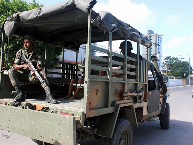 Militares começaram a patrulhar ruas de Olinda (Foto: Marcos Cirano/Acervo Pessoal)
