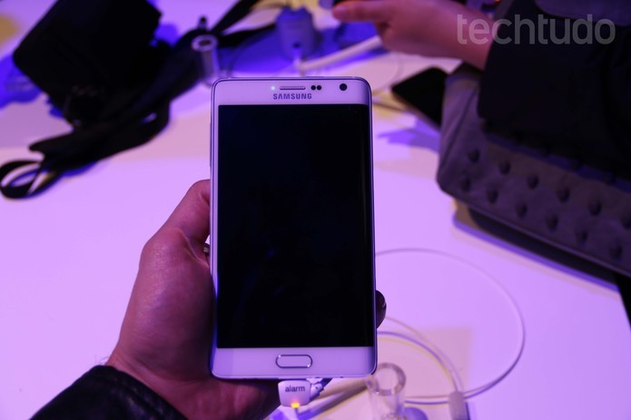Note Edge vem com bateria de 3.000 mAh (Foto: Fabricio Vitorino/TechTudo)