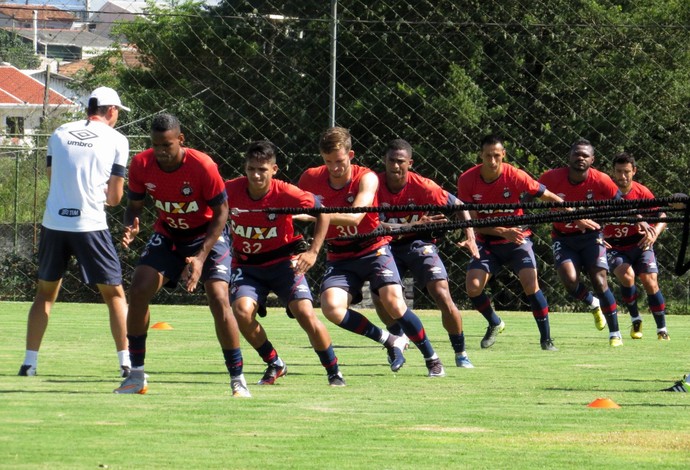 Grupo do Atlético-PR no CT do Caju (Foto: Fernando Freire)