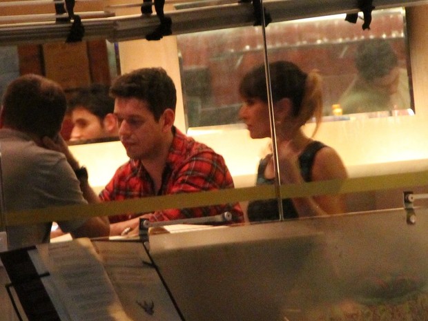 Sabrina Sato e João Vicente de Castro em restaurante na Zona Sul do Rio (Foto: Rodrigo dos Anjos/ Ag. News)