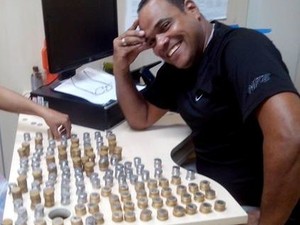 O escrivão Waldir Freitas fico surpreso com o pagamento da fiança em moedas (Foto: Waldir Freitas/Arquivo pessoal)