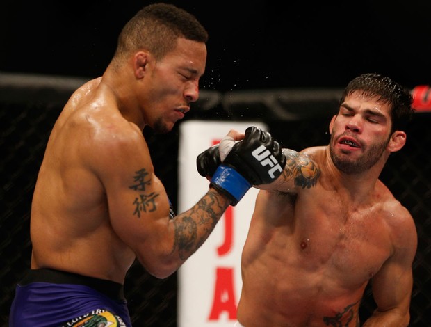 Mike Easton x Raphael Assunção UFC MMA (Foto: Getty Images)