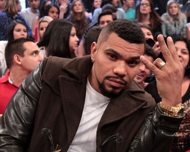 ‘Eu fazia show por 150 reais nas favelas do Rio’, revela o cantor (TV Globo/Altas Horas)