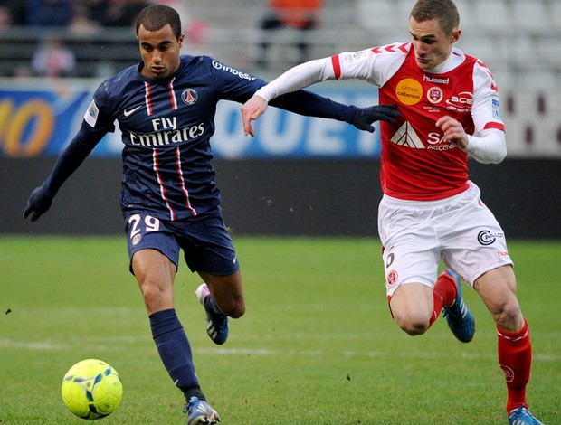 Lucas PSG Antoine Devaux Reims (Foto: Agência AFP)