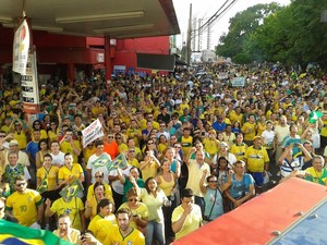 Protesto contra a corrupção em Cuiabá. (Foto: André Souza/G1)