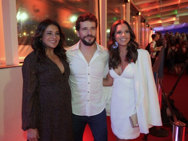Dira Paes, Daniel de Oliveira e Mariana Rios em pré-estreia de filme na Zona Sul do Rio (Foto: Isac Luz/ EGO)