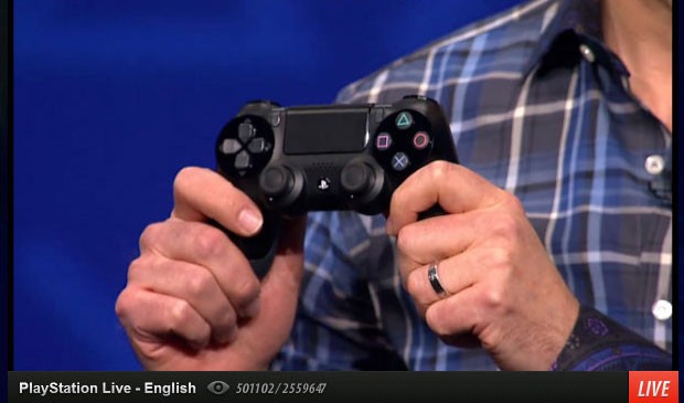 Novo controle DualShock 4 com touchpad é apresentado nesta quarta-feira (20). (Foto: Reprodução)