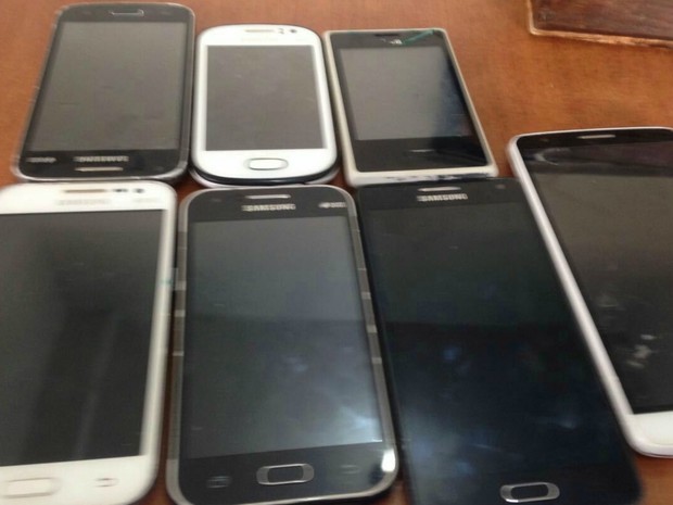Cerca de 18 aparelhos de celular foram encontrados durante revista (Foto: Divulgao/Sindspen)