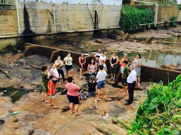 Moradores rezam por chuva em Rio Bananal, espírito Santo (Foto: VC no ESTV) Moradores rezam por chuva em Rio Bananal, espírito Santo (Foto: VC no ESTV)
