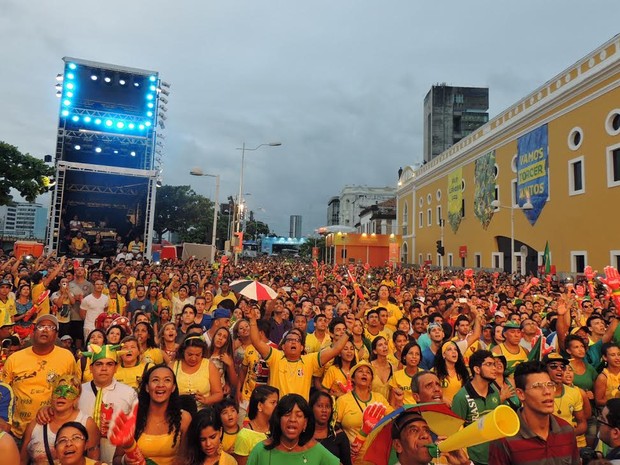 Torcida na Fan Fest Recife (Foto: Débora Soares/G1)