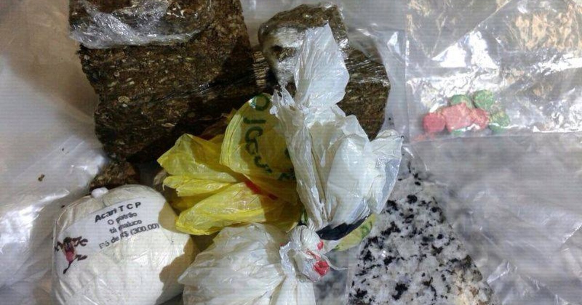 Dois são flagrados com maconha, cocaína, êxtase e LSD em ... - Globo.com