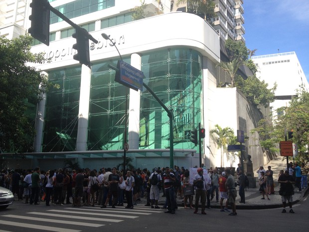 Shopping Leblon fechou portas; rolezinho não teve adesão (Foto: Daniel Silveira/ G1)