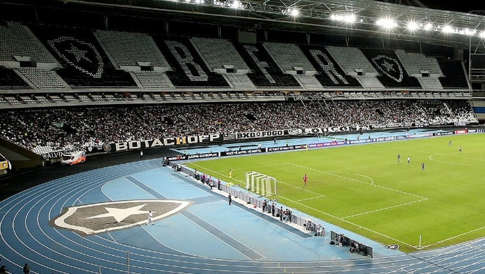 Setor Leste do estádio foi o que mais encheu e quase lotou (Foto: Satiro Sodré/SSPress/Botafogo)