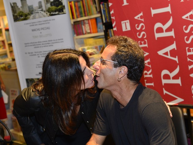 Malu Mader e Tony Bellotto em lançamento de livro no Rio (Foto: André Muzell/ Ag. News)