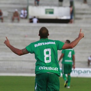 Eder Sciola marcou três gols na goleada do Cuiabá sobre o Botafogo-PB (Foto: Kleide Teixeira/Jornal da Paraíba) Eder Sciola marcou três gols na goleada do Cuiabá sobre o Botafogo-PB (Foto: Kleide Teixeira/Jornal da Paraíba)
