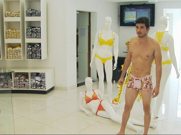 Calcinha masculina, lançamento Juruaia, MG (Foto: Reprodução EPTV) Calcinha masculina, lançamento Juruaia, MG (Foto: Reprodução EPTV)