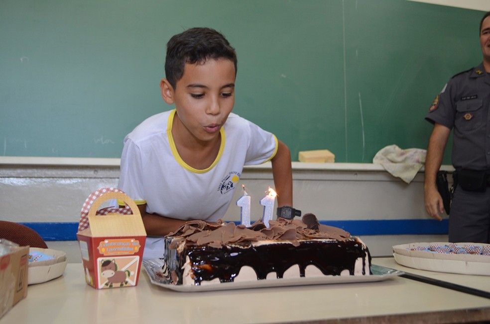 Festa foi realizada de surpresa para Pietro (Foto: Polícia Militar/Cedida)
