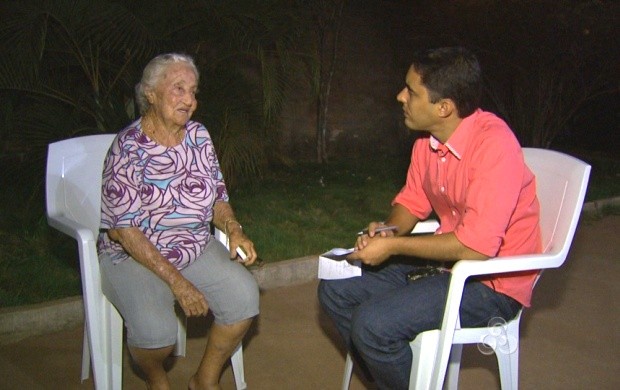 A aposentada Elda de Mendonça conta a sua história de superação (Foto: Bom Dia Amazônia)