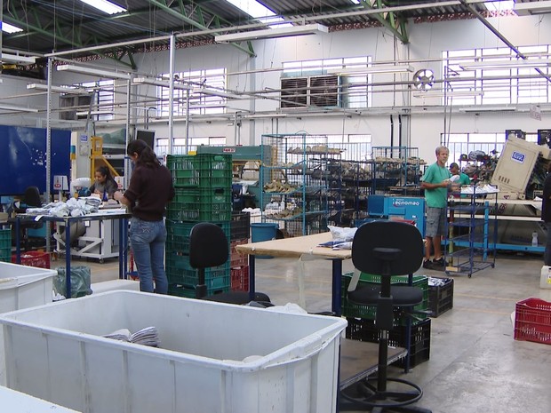 Fábrica de calçados em Nova Serrana (Foto: TV Integração/Reprodução)