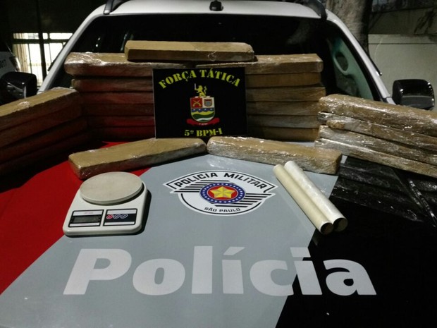 Drogas foram apreendidas em casa no bairro Santa Inês (Foto: Divulgação/Força Tática)