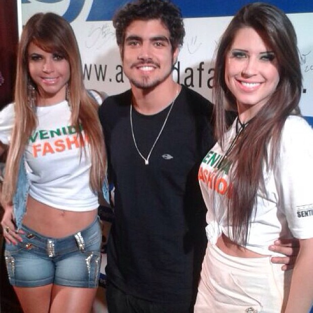 Caio Castro com as ex-BBBs Cacau e Andressa Ganacin (Foto: Instagram/ Reprodução)