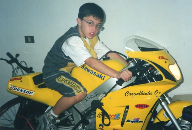 Júnior com 10 anos e sua máquina para o motovelocidade (Foto: Arquivo pessoal)