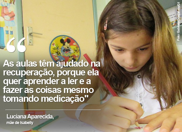Isabelly Gisleny, de 8 anos, está sendo alfabetizada durante sua internação (Foto: Gabriela Gonçalves/G1)
