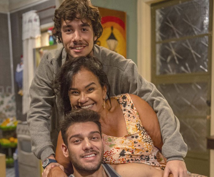 Luan e sua família (Foto: TV Globo/CGCOM)