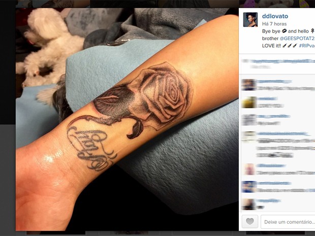 Demi Lovato divulga foto de sua tattoo (Foto: Reprodução/Instagram)