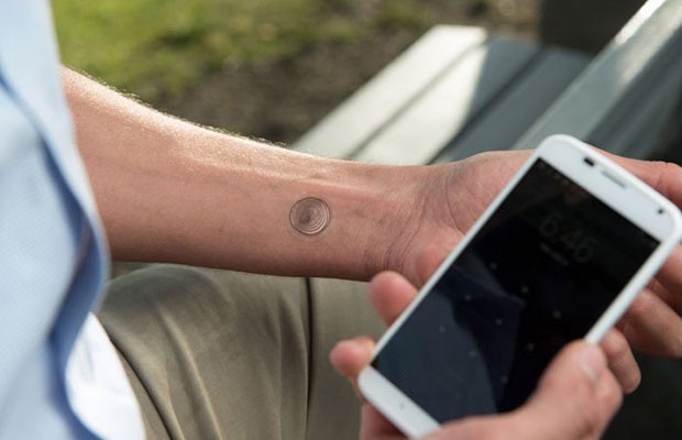 Tatuagem criada por Google e VivaLnk desbloqueia celulares Moto X ao se aproximarem do aparelho. (Foto: Divulgação/VivaLnk)