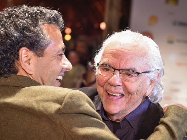 Marcos Palmeira surpreendeu o pai Zelito Viana em homenagem em Gramado RS (Foto: Edison Vara/Pressphoto) Marcos Palmeira surpreendeu o pai Zelito Viana em homenagem em Gramado RS (Foto: Edison Vara/Pressphoto)