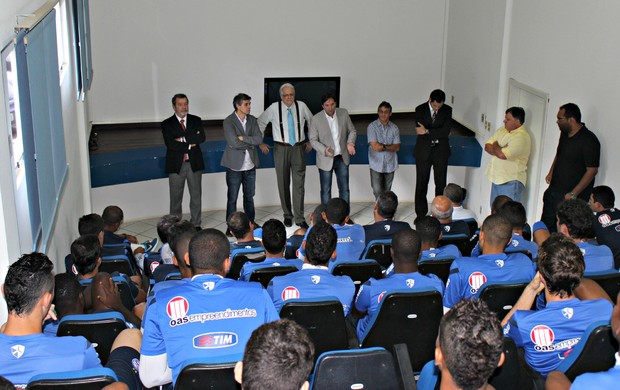 Presidente Fernando Schmidt e equipe têm reunião com jogadores do clube no Fazendão (Foto: Divulgação/E.C. Bahia)