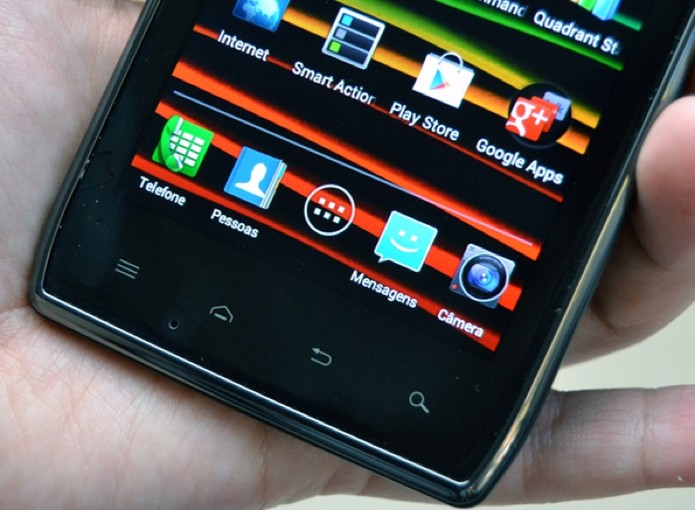 Tela de Super AMOLED Advanced do Razr Maxx é clara e com cores fortes (Foto: Stella Dauer/TechTudo) Tela de Super AMOLED Advanced do Razr Maxx é clara e com cores fortes (Foto: Stella Dauer/TechTudo)