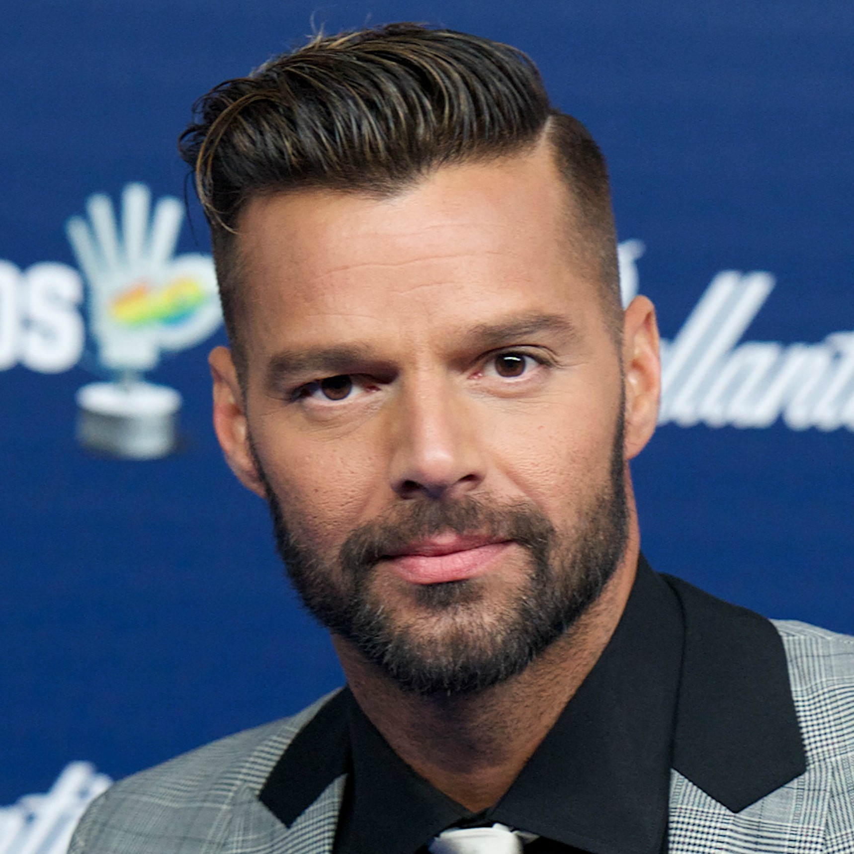 O cantor Ricky Martin, de 42 anos, escreveu em seu site oficial em 2010: "Sinto orgulho em dizer que sou um homem homossexual de sorte, estou muito orgulhoso de ser quem eu sou". (Foto: Getty Images)