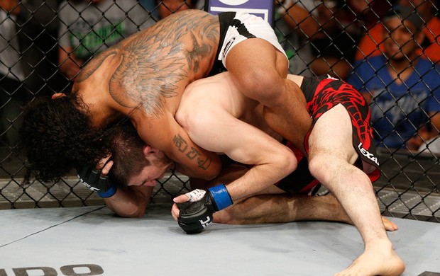 Benson Henderson finaliza Rustam Khabilov UFC MMA (Foto: Getty Images)