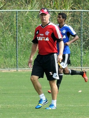 Mano menezes flamengo treino pinheral (Foto: Cahê Mota )