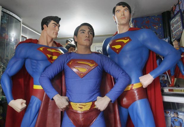 O filipino Herbert Chavez realizou várias cirurgias plásticas desde 1995 para ficar parecido com o ‘Super-Homem’ (Foto: Cheryl Ravelo/Reuters)